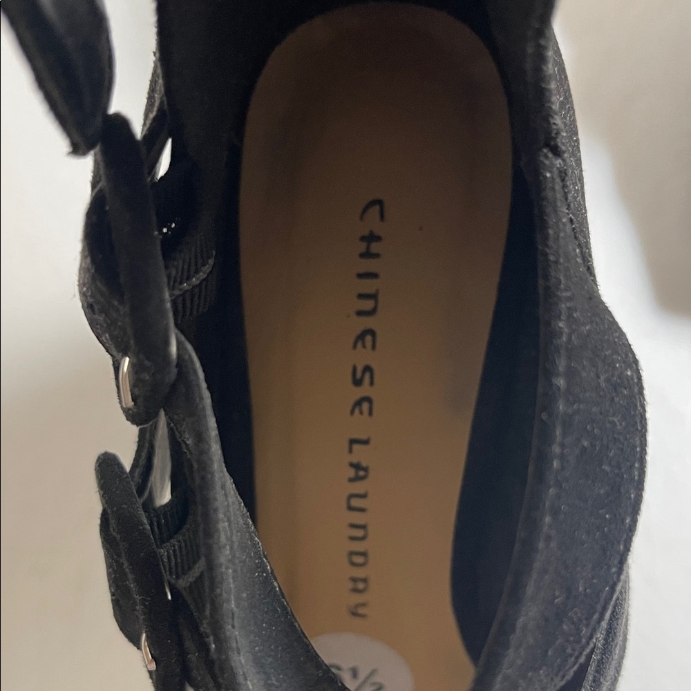 Chinese Laundry Women’s Black velvet Multi-Strap Heels size 6.5 - Picture 2 of 16